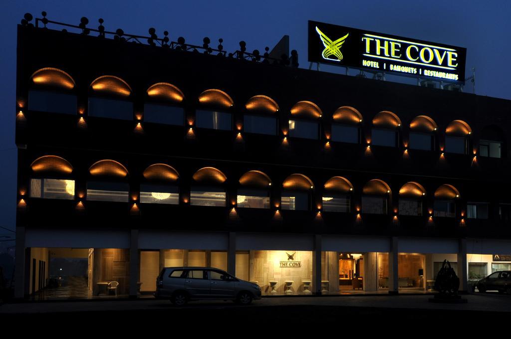 The Cove Hotel Panchkula Εξωτερικό φωτογραφία